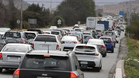 Alza de combustibles redujo la congestión nacional en un 5%: Copiapó, Valdivia y Temuco lideran las bajas