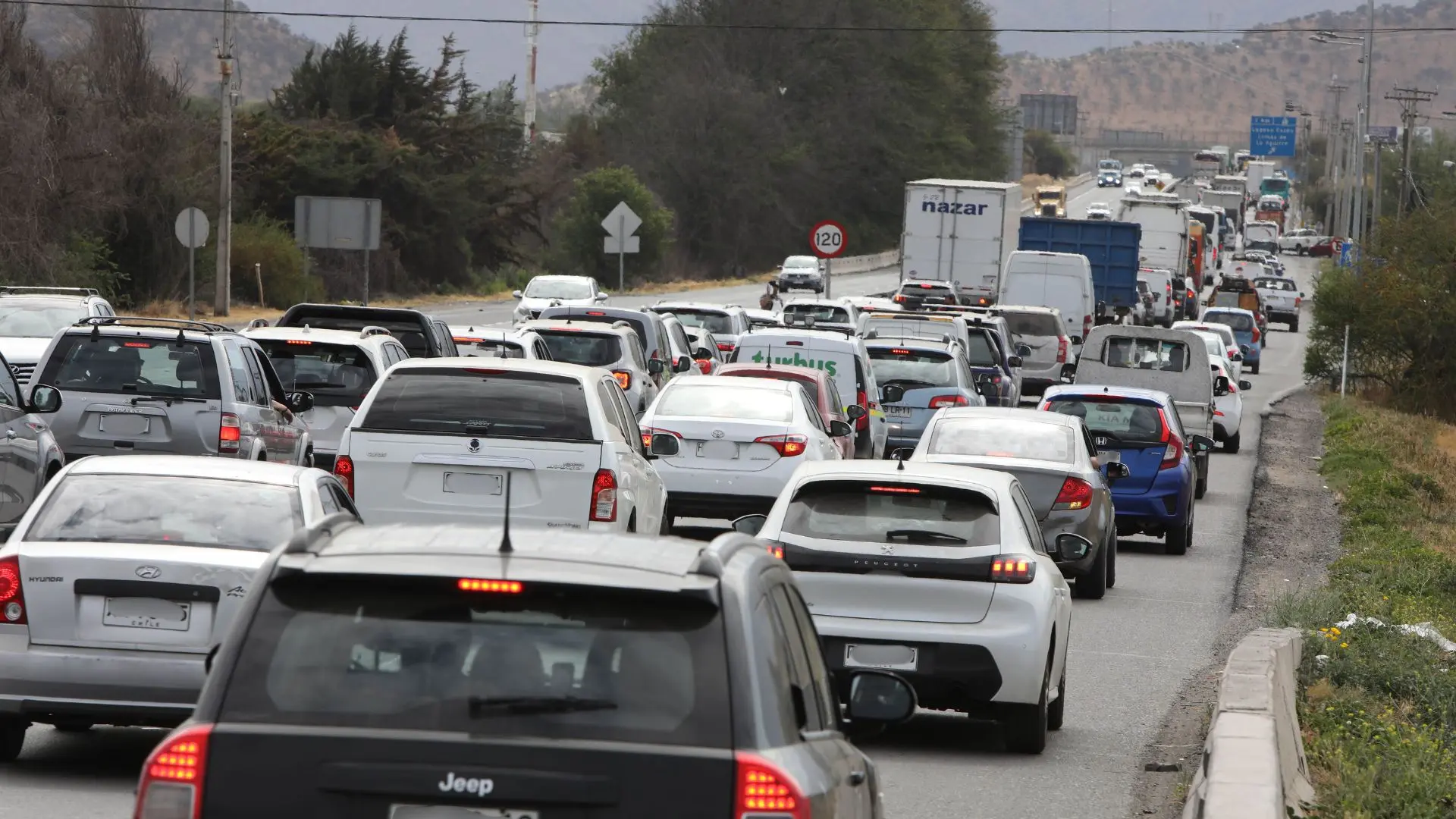 Alza de combustibles redujo la congestión nacional en un 5%: Copiapó, Valdivia y Temuco lideran las bajas