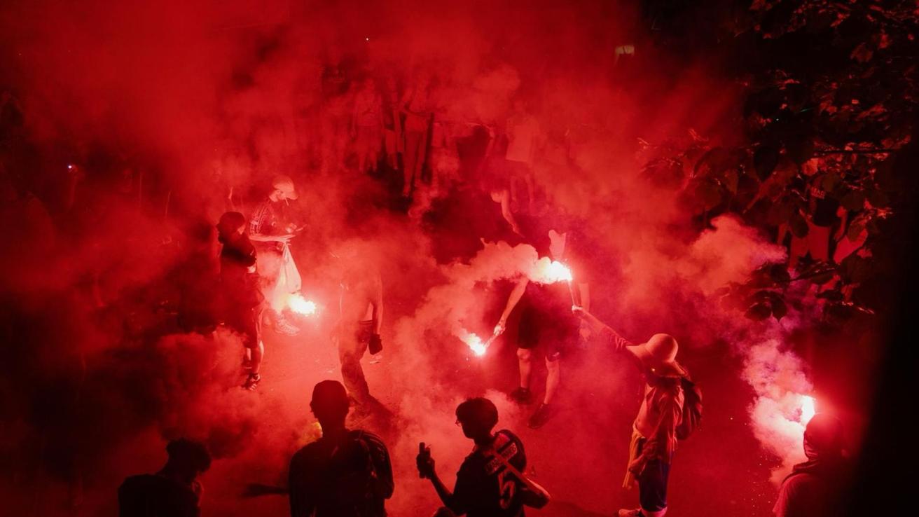 Violentos festejos por título del PSG dejan cientos de detenidos y policías lesionados en Francia