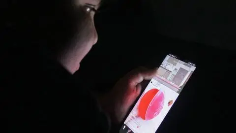 Carolina Pérez, autora de “Secuestrados por las pantallas”: Pasarle una tablet a un niño para que se quede tranquilo “termina costando caro”