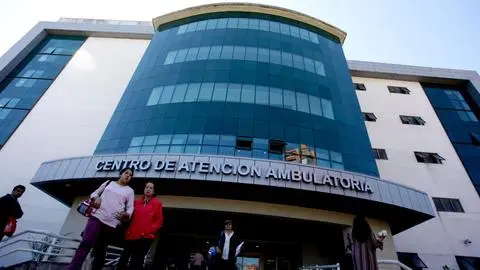 Justicia declara inadmisible recurso que buscaba frenar el recorte presupuestario de los hospitales en Chile
