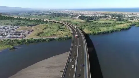 Conductores modifican patentes para transitar en Puente Industrial sin pagar