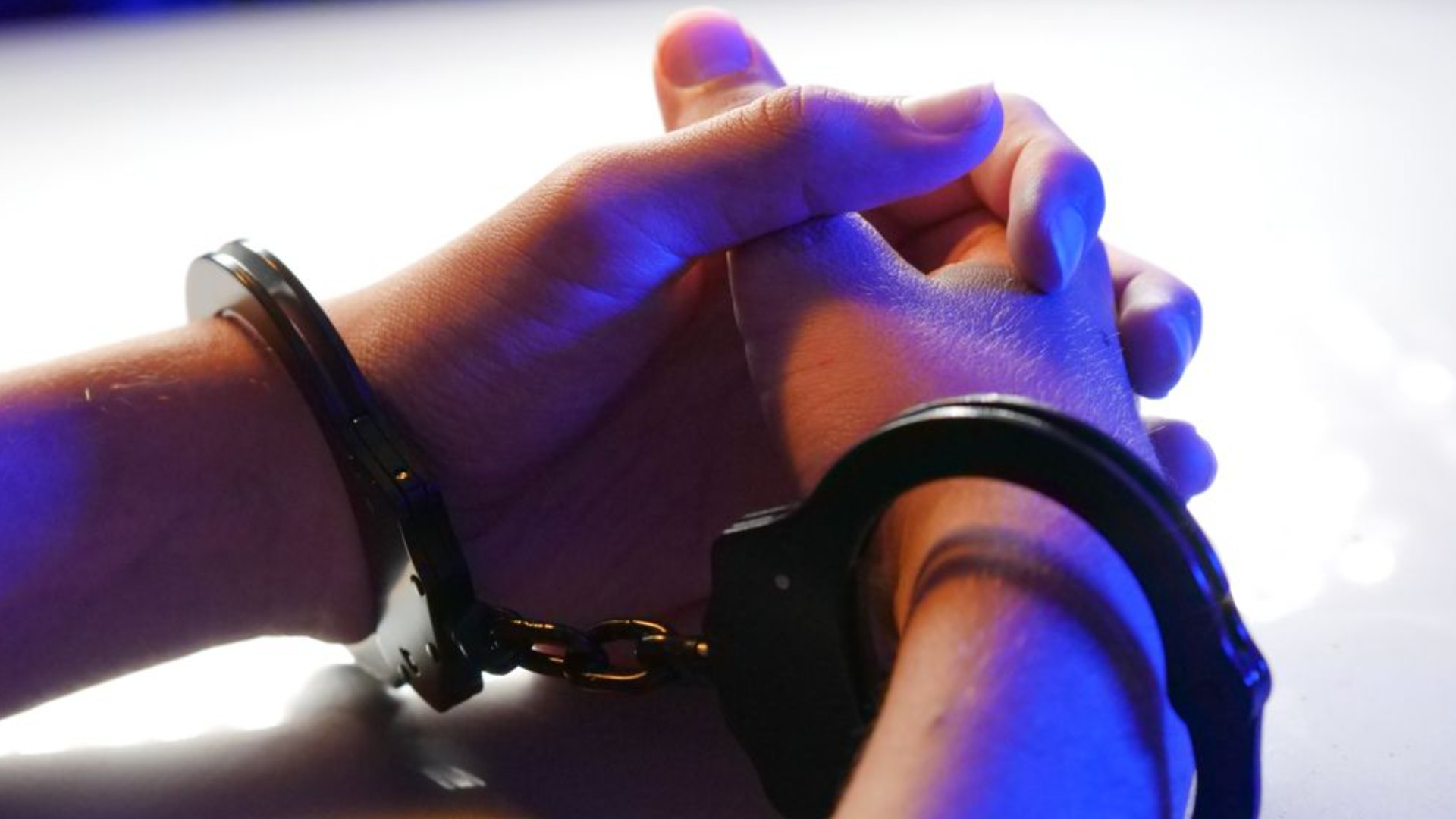 Alumno de 14 años es detenido tras agredir a su profesor con arma de fogueo en Quinta Normal