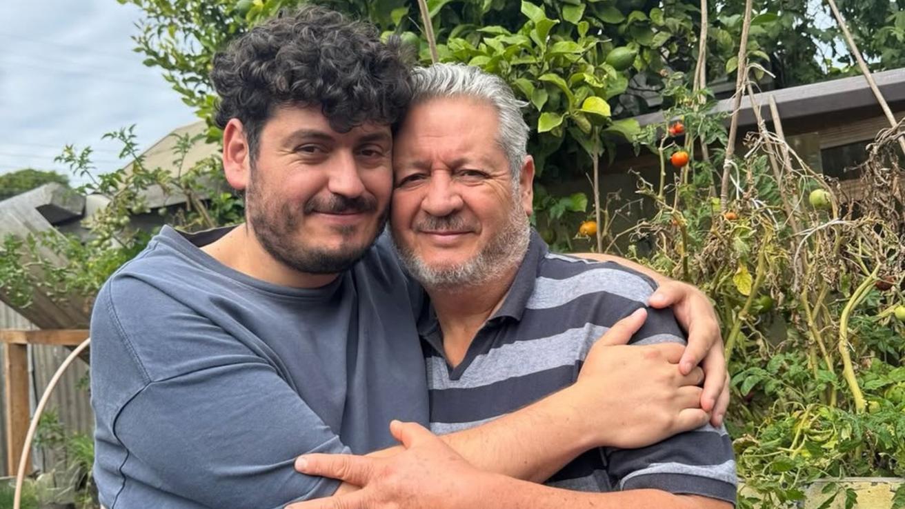 “Me siento vacío y desgarrado”: Comediante KakoAmedia comparte emotivo mensaje tras el fallecimiento de su padre