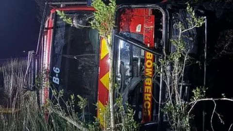 Carro de Bomberos cayó más de 40 metros a una quebrada en Panguipulli mientras acudía a emergencia