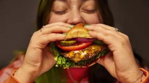 Concepción es la tercera ciudad que más pide hamburguesas por Uber Eats