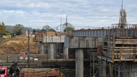 Las pocas vigas y cabezales que instaló Tapusa: Trabajadores relatan cuánto avanzaron en Puente Esmeralda de Concepción