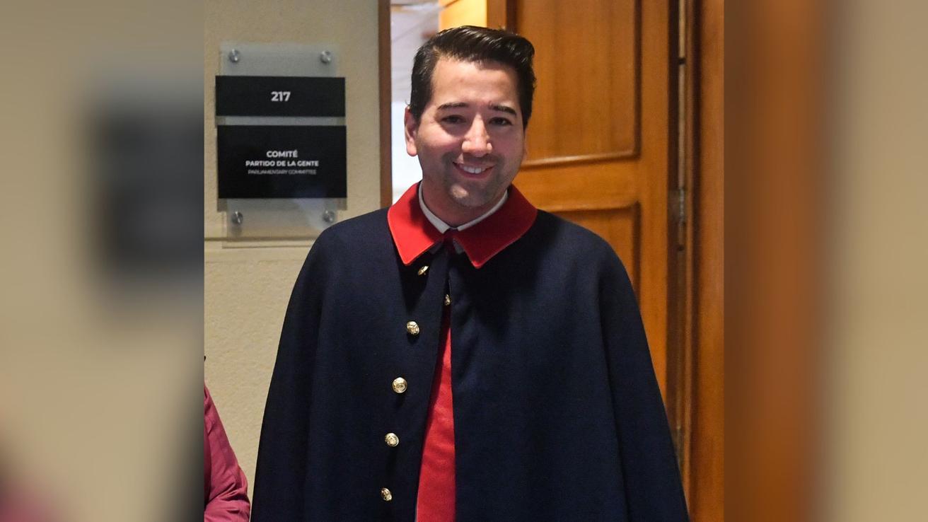Testigos de la golpiza a Javier Olivares aseguran que se burló y mencionó a Pinochet: “No está contando la historia completa”