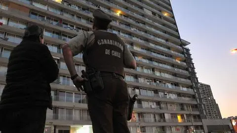 Niña de dos años muere tras caer desde departamento ubicado en el piso 11 de un edificio en la comuna de Las Condes