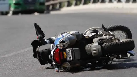 Conductor de motocicleta fallece tras colisionar con un auto en la Ruta 160 a la altura de Coronel