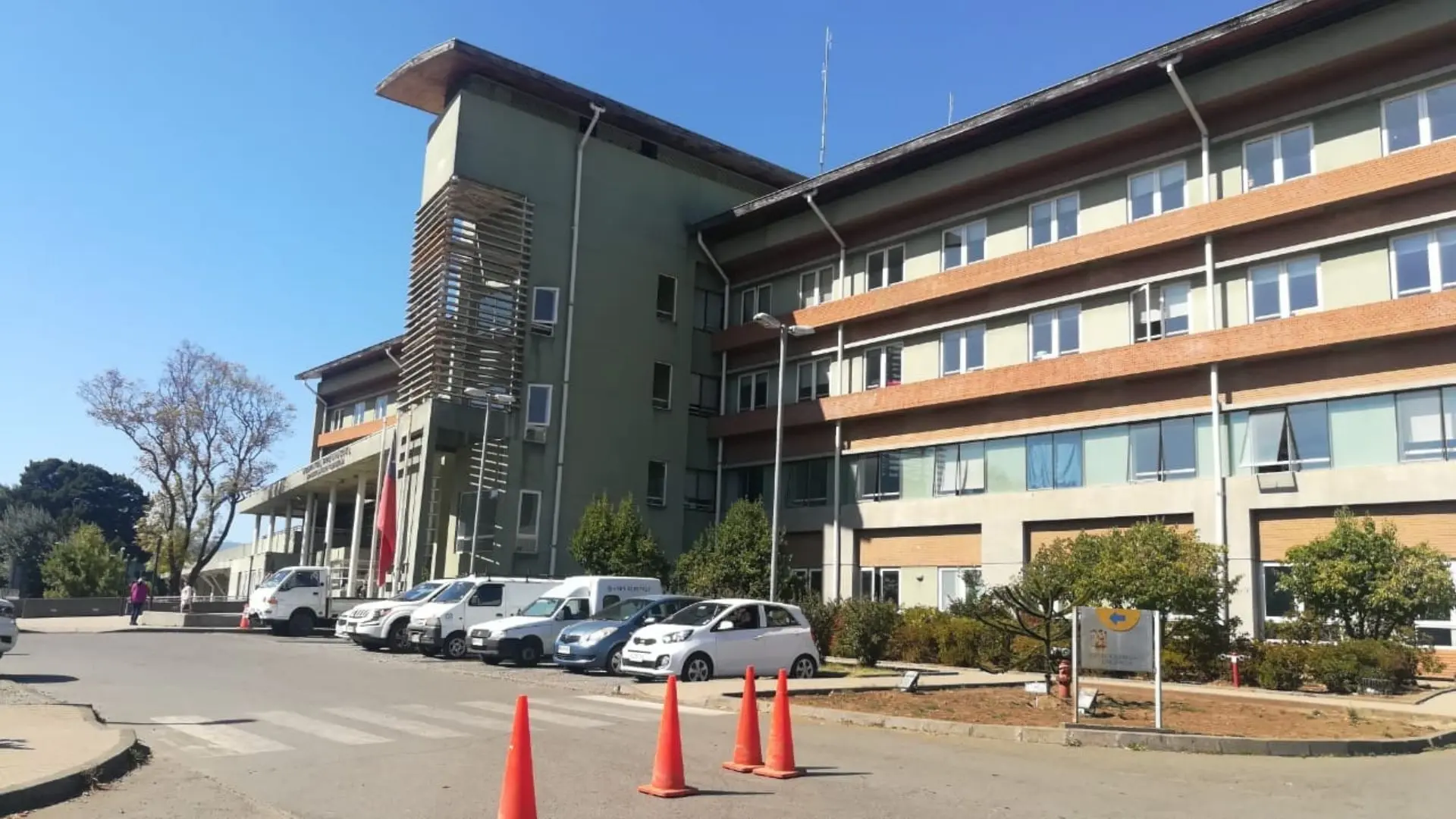 Paciente de 68 años fallece tras caer desde el cuarto piso del Hospital de Curanilahue