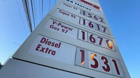 Precio de las bencinas finalmente no bajará este jueves 7 de mayo: Solo el diésel disminuirá tras ajuste del Gobierno al Mepco