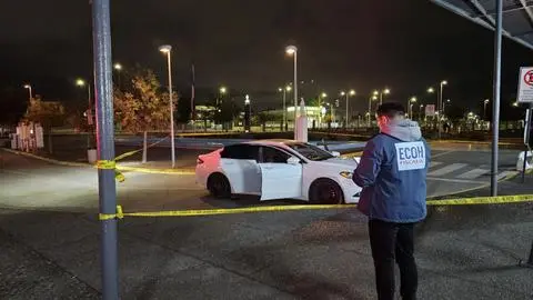 Víctimas llegaron en auto al hospital: Tiroteo deja a un joven de 26 años fallecido y otros tres heridos en Maipú