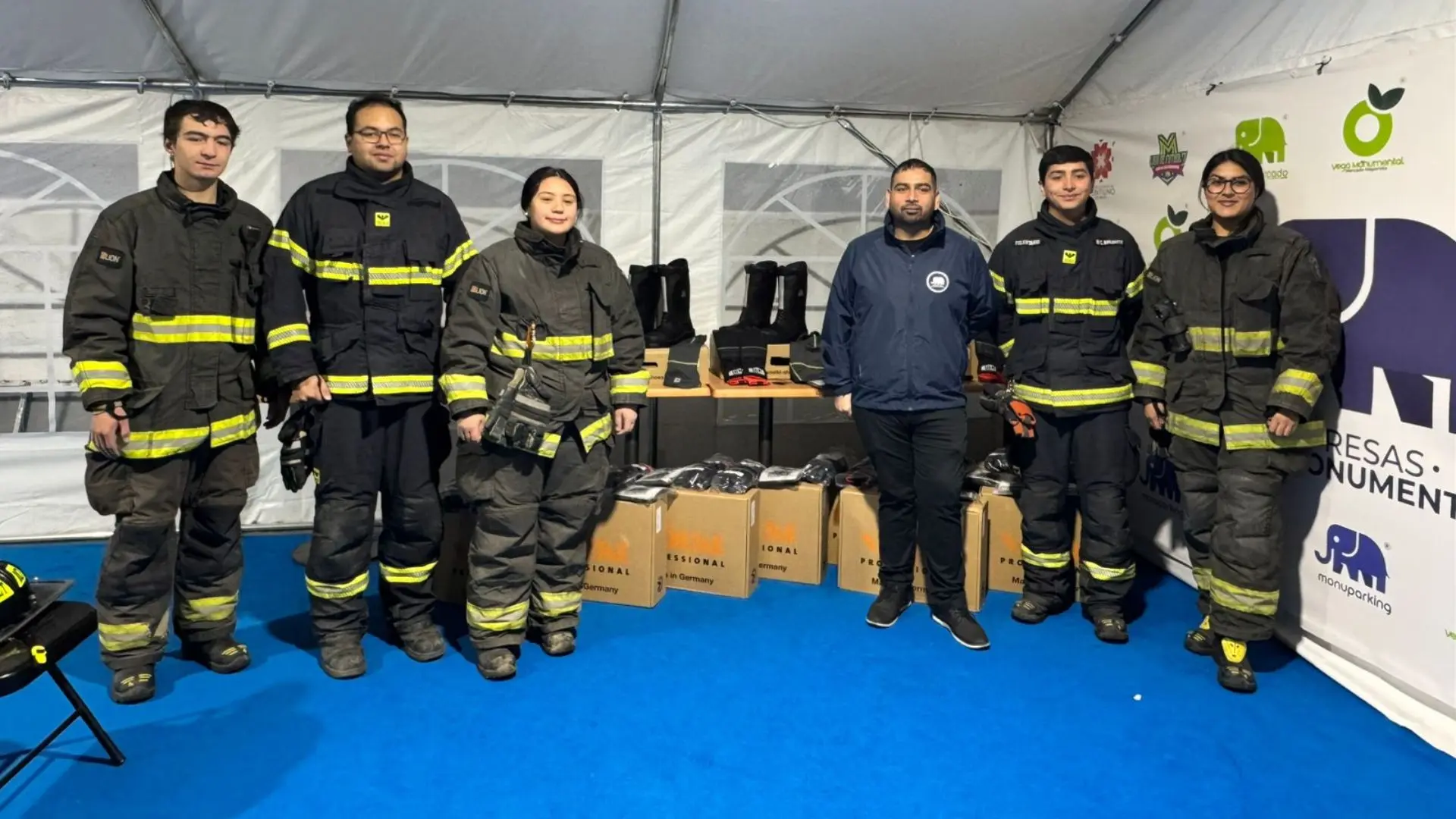 Bomba Lorenzo Arenas de Concepción recibió más de 60 equipos de protección personal para renovar su equipamiento tras los incendios del verano