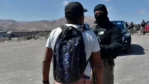 Gobierno propone que hospitales y colegios reporten a migrantes irregulares en Chile