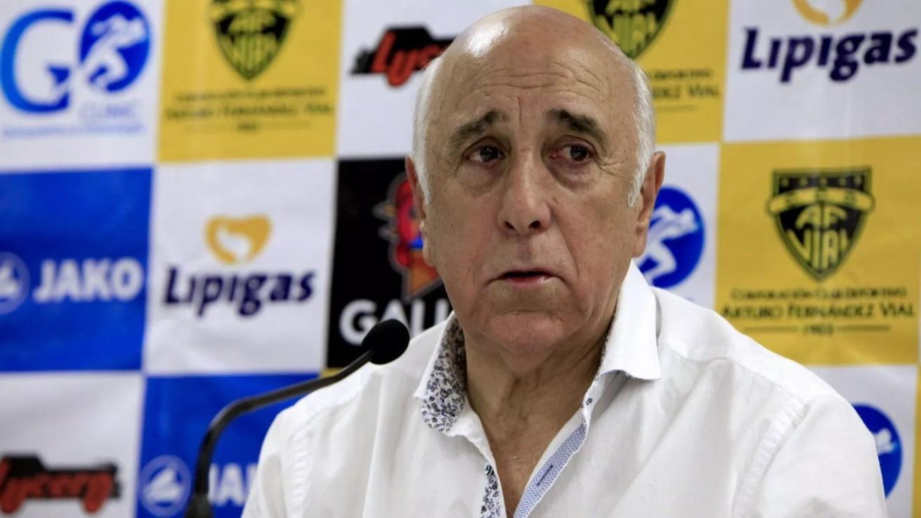 Histórico DT Nelson Acosta fue internado de urgencia por complicaciones de salud ligadas al alzhéimer