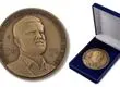 Casa de Moneda pone en venta medalla conmemorativa del ex presidente Boric: conoce cuánto cuesta