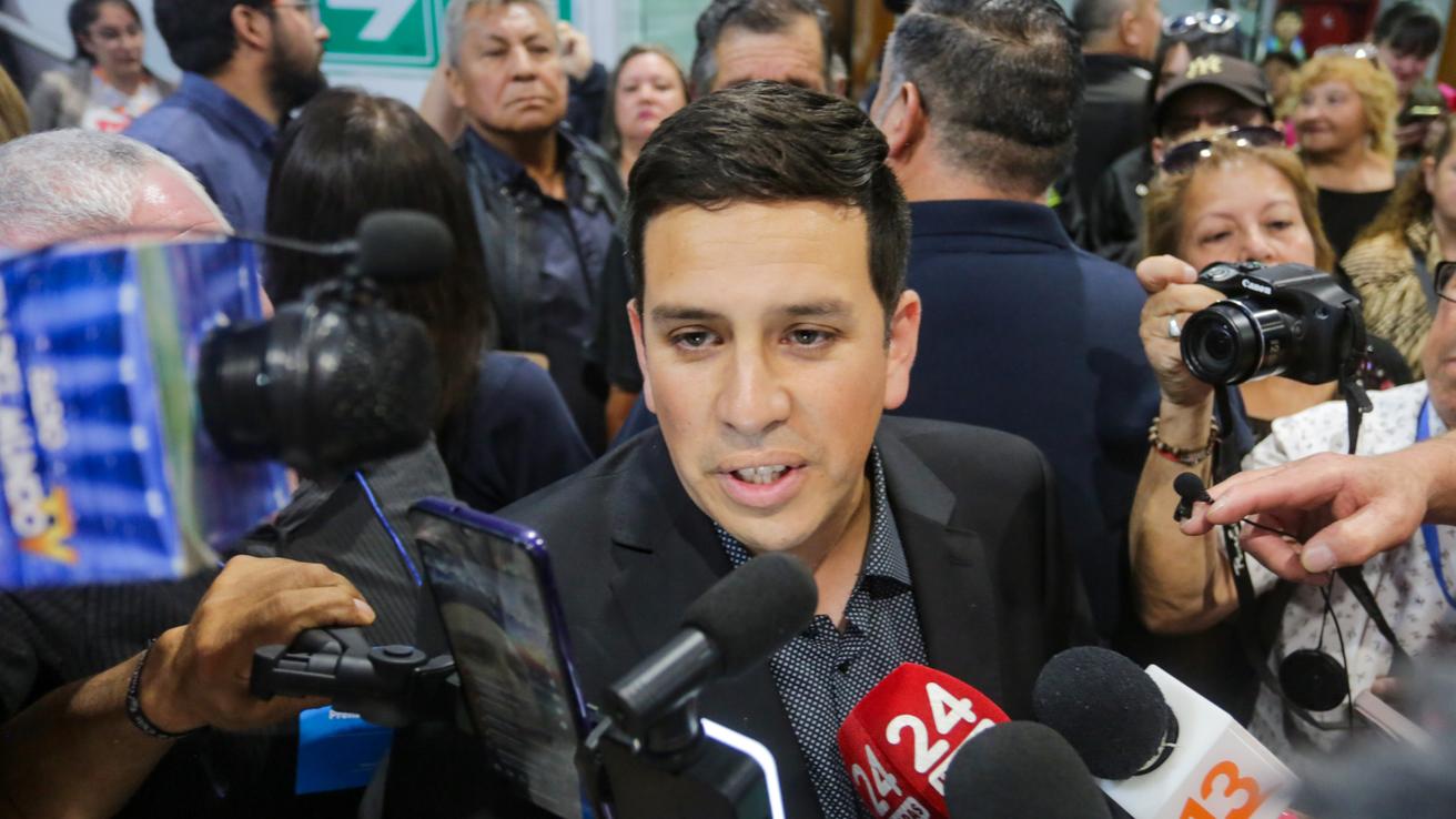 Alcalde de Puente Alto aborda su futuro político tras reunión con Parisi: “No estoy pensando en militar en ningún partido”