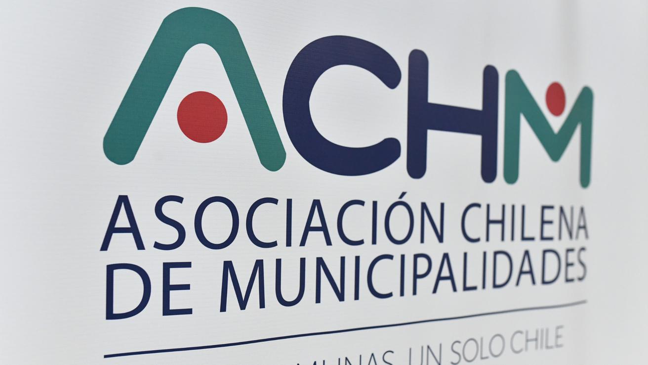 Asociación de Municipalidades busca frenar megarreforma del Gobierno por la “nula voluntad de Quiroz para dialogar”