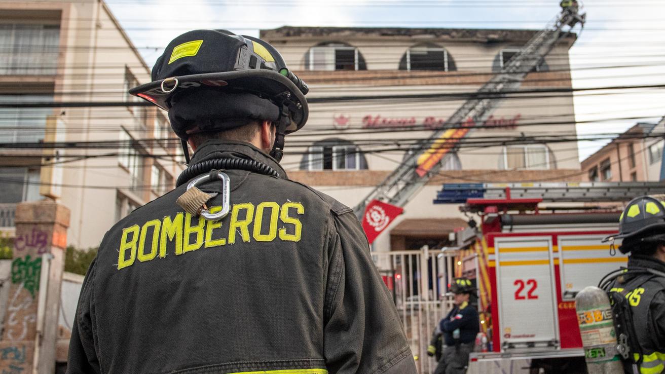 Incendio en Peñalolén consume 6 viviendas y deja 2 personas fallecidas