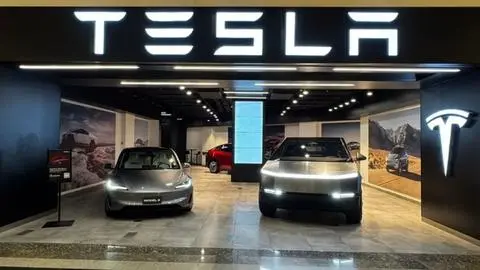 Tesla llegó a mall del Gran Concepción con el Cybertruck en exhibición