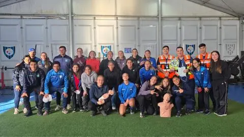 Clínica Andes Salud Concepción fortalece la prevención y capacitación en emergencias con jornada de RCP y DEA junto a Huachipato FC