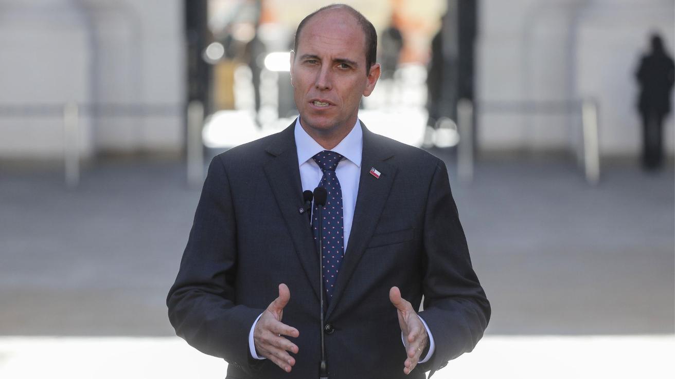 Ministro Arrau valora política de seguridad de Boric: “Es suficiente” y Kast tiene “propuestas consistentes”