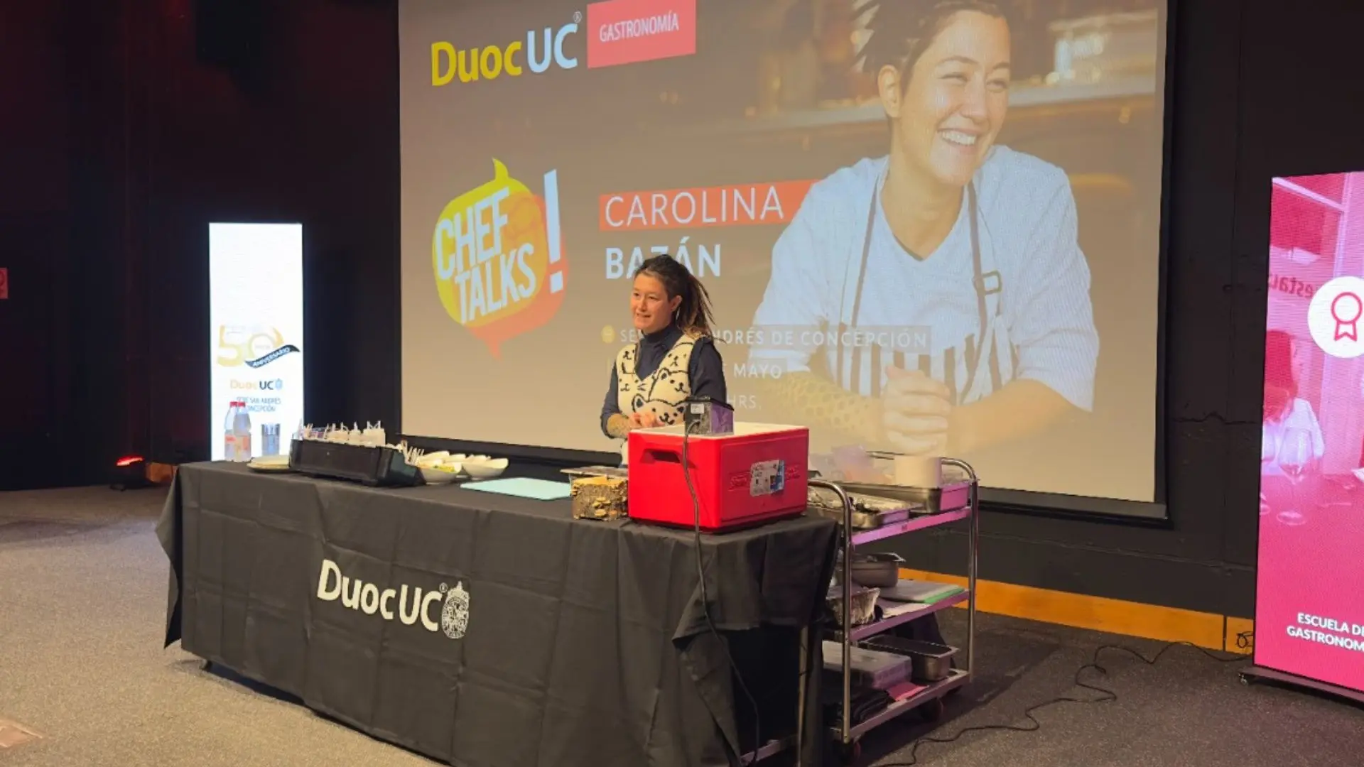 Carolina ‘la China’ Bazán inspiró a estudiantes de Gastronomía del Duoc UC Concepción en Chef Talks 2026