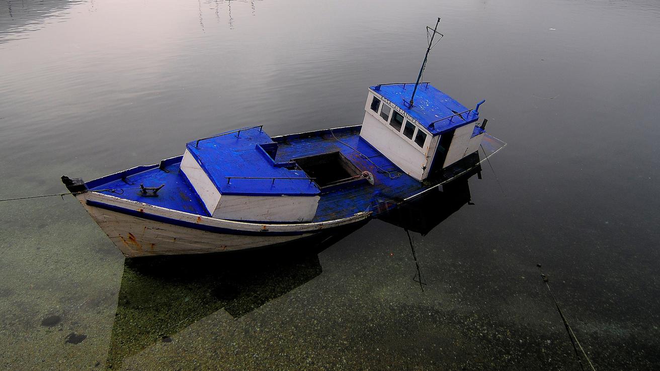 Padre y su hija de 4 años mueren tras volcarse en bote en Calbuco: Decretan duelo comunal por dos días