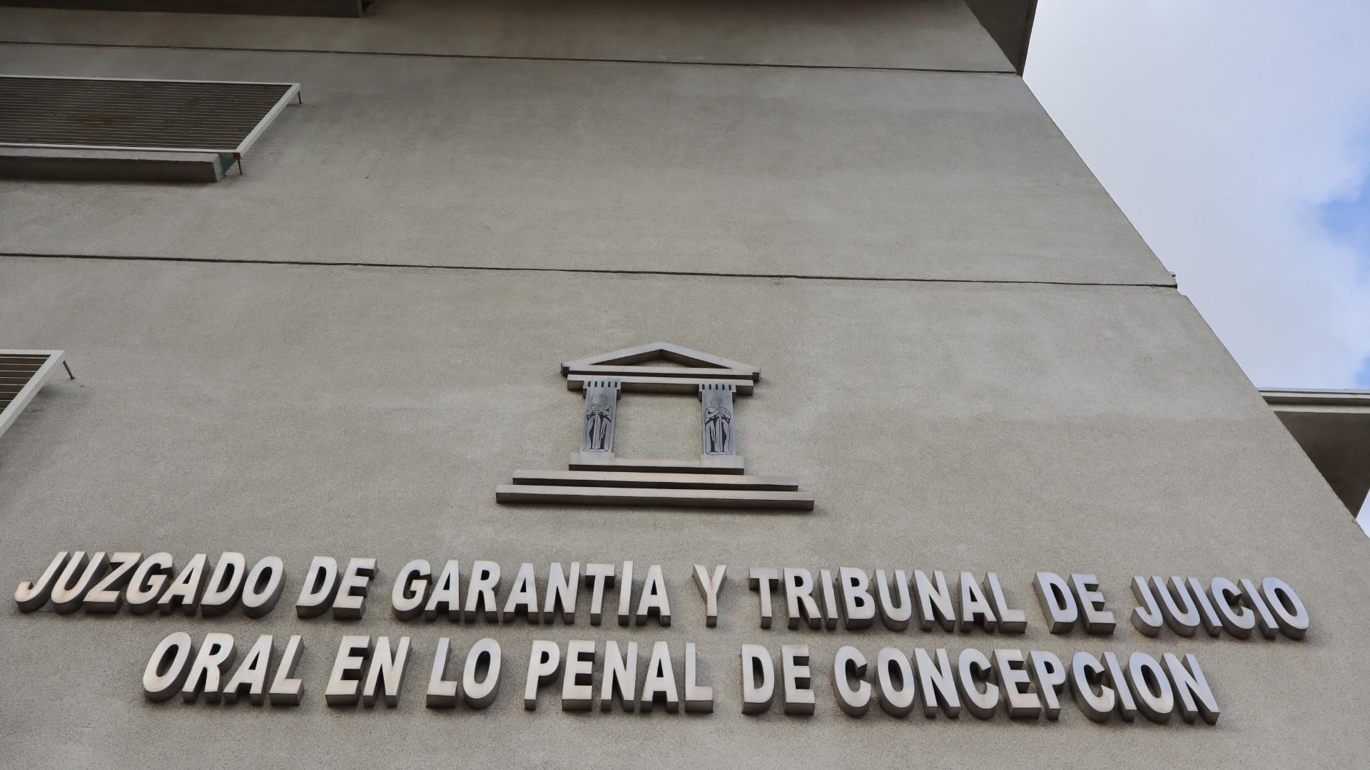 Defensores penales públicos son agredidos por familiares de víctima de homicidio al término de juicio en Concepción