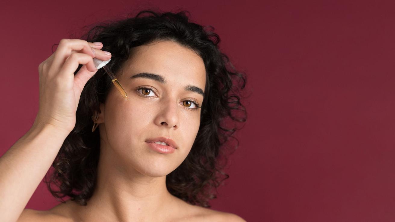 Cómo elegir el exfoliante facial ideal según tu tipo de piel