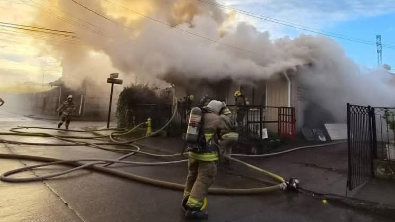 Incendio afecta a vivienda cerca del centro de Concepción