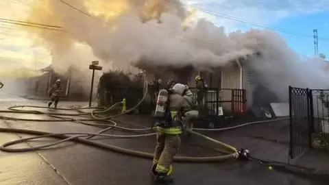 Incendio afecta a vivienda cerca del centro de Concepción