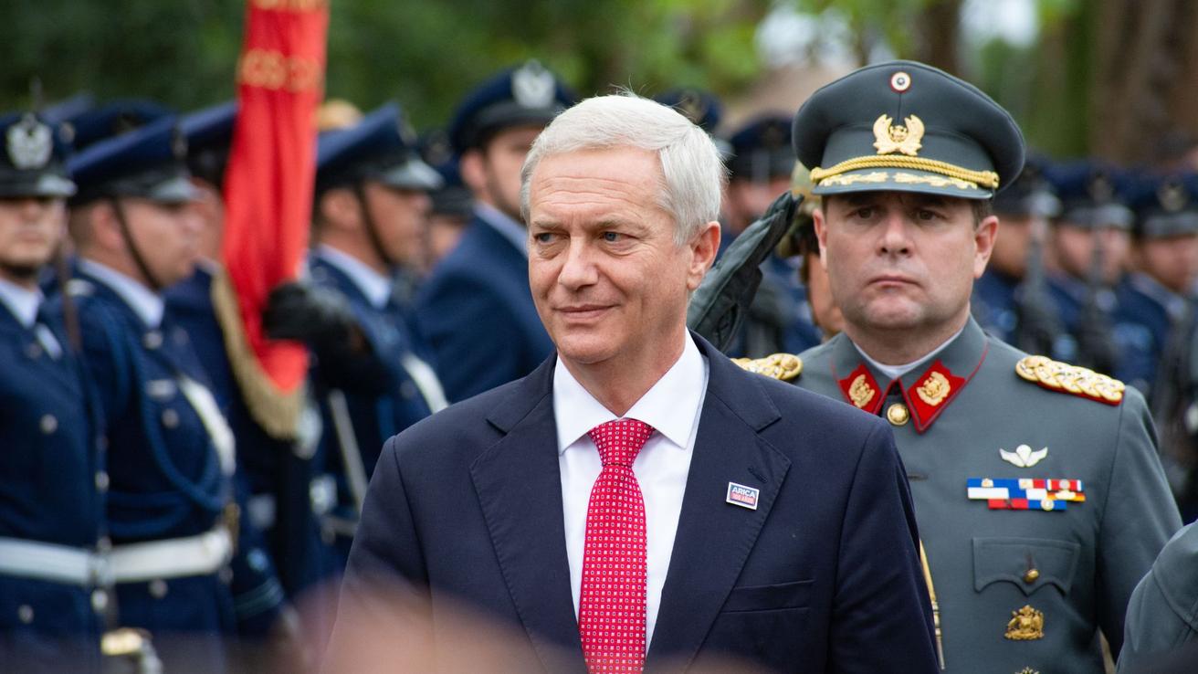 Desaprobación al Gobierno de Kast aumenta cinco puntos: Llegó al 52% según Criteria