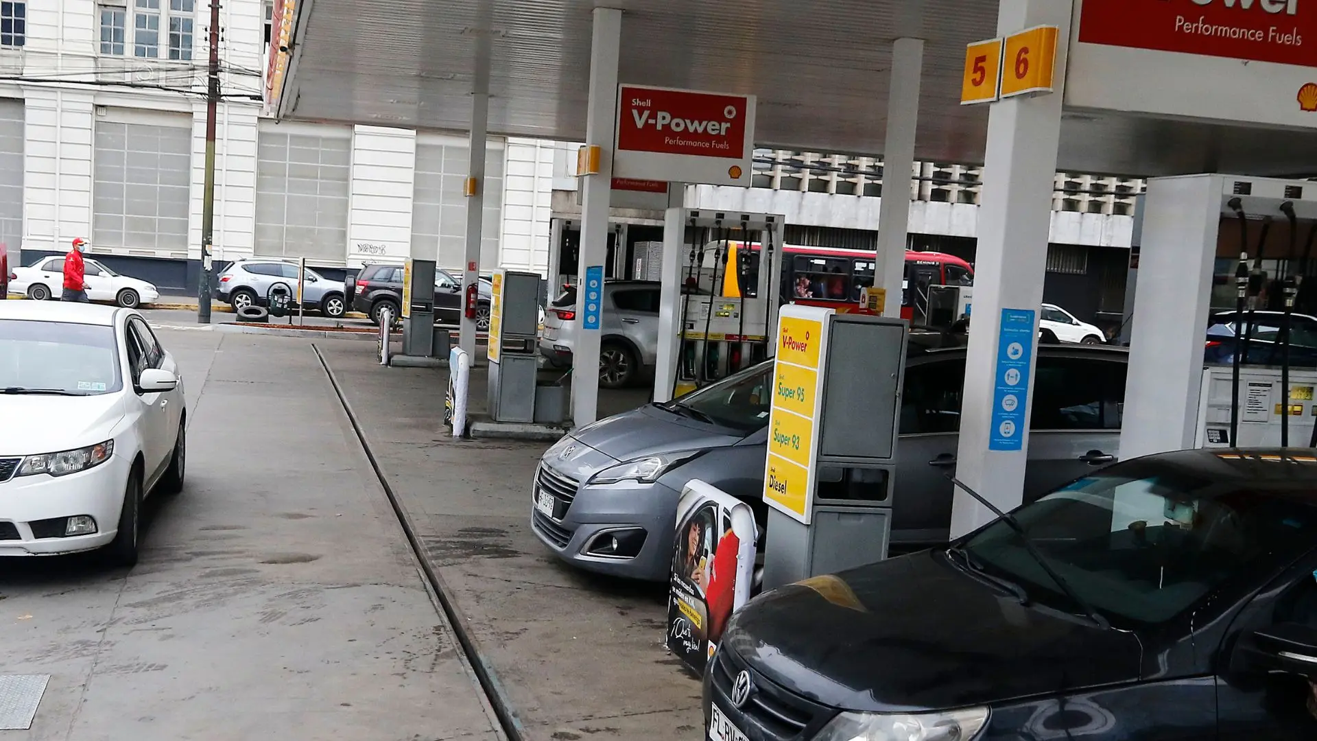 ¿Más kilómetros con el mismo estanque?: Nuevo combustible llega a Chile