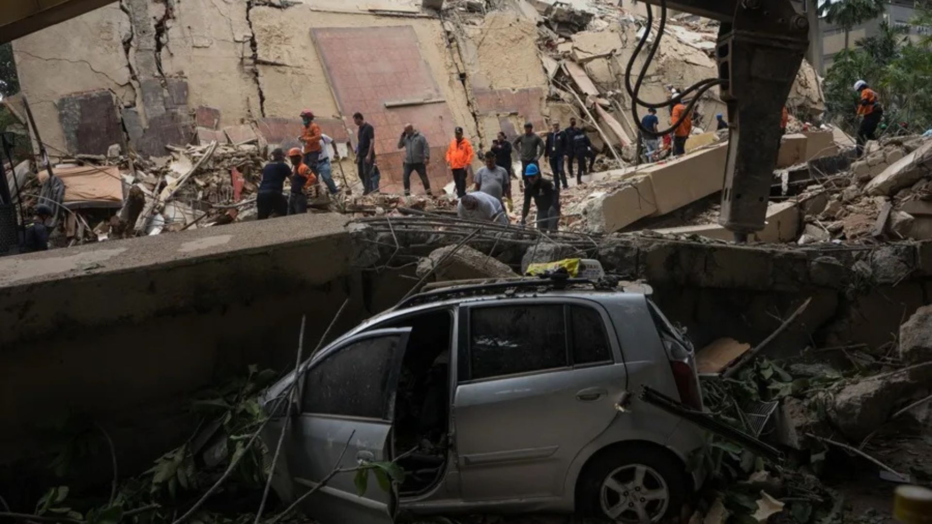 Aumentan a 920 los fallecidos tras doble terremoto en Venezuela: más de 40 mil personas siguen desaparecidas