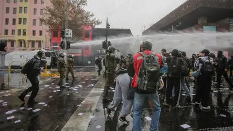 Estudiante universitaria termina con múltiples fracturas en su rostro durante manifestación en la Alameda