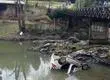 Accidente en ruta que une Concepción y Florida: Vehículo vuelca y cae al río a la altura de Puente Victoria