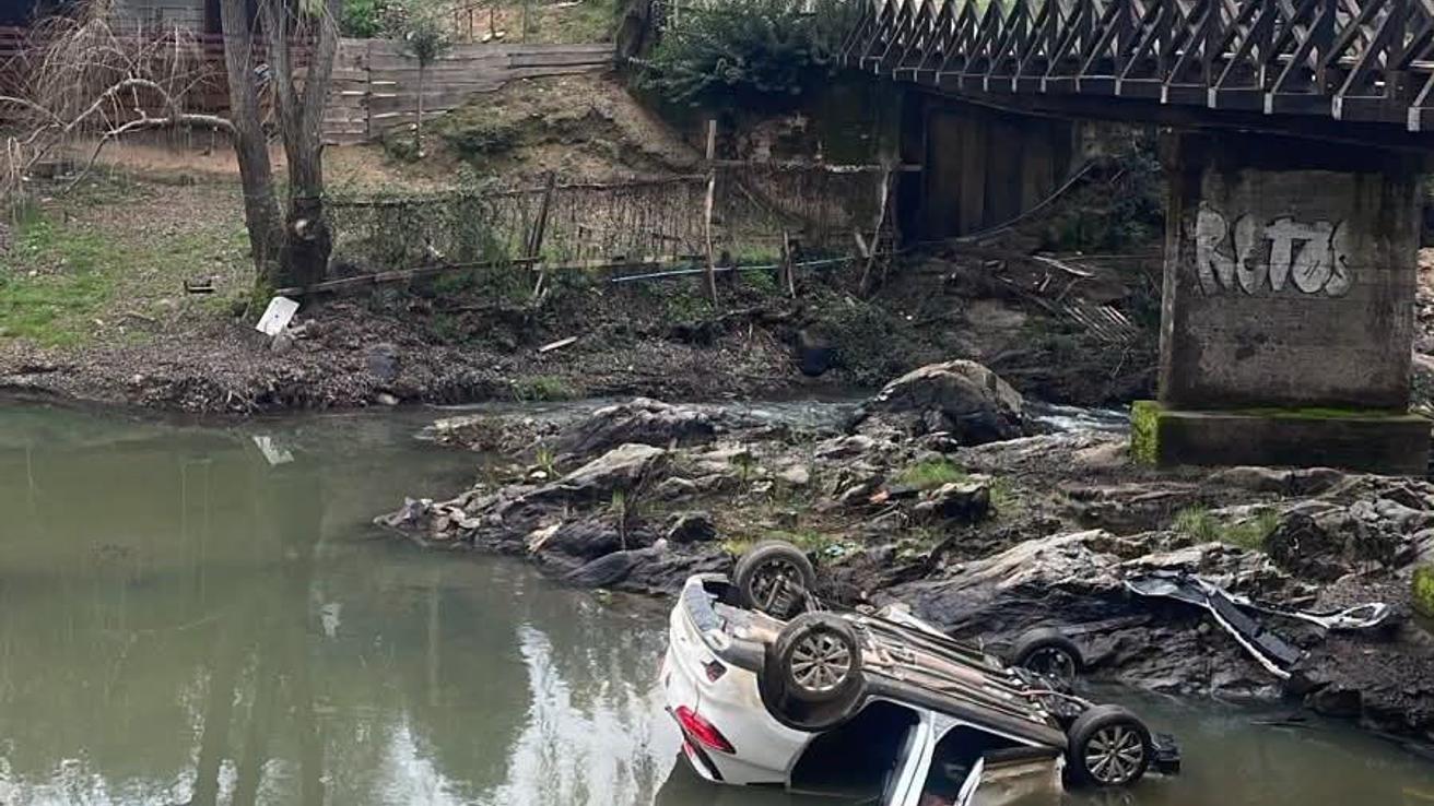 Accidente en ruta que une Concepción y Florida: Vehículo vuelca y cae al río Andalién a la altura de Puente Victoria