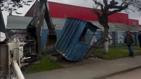 Retiran histórico kiosco de Las Higueras que acompañó a generaciones de hinchas de Huachipato: permanecía abandonado como foco de inseguridad