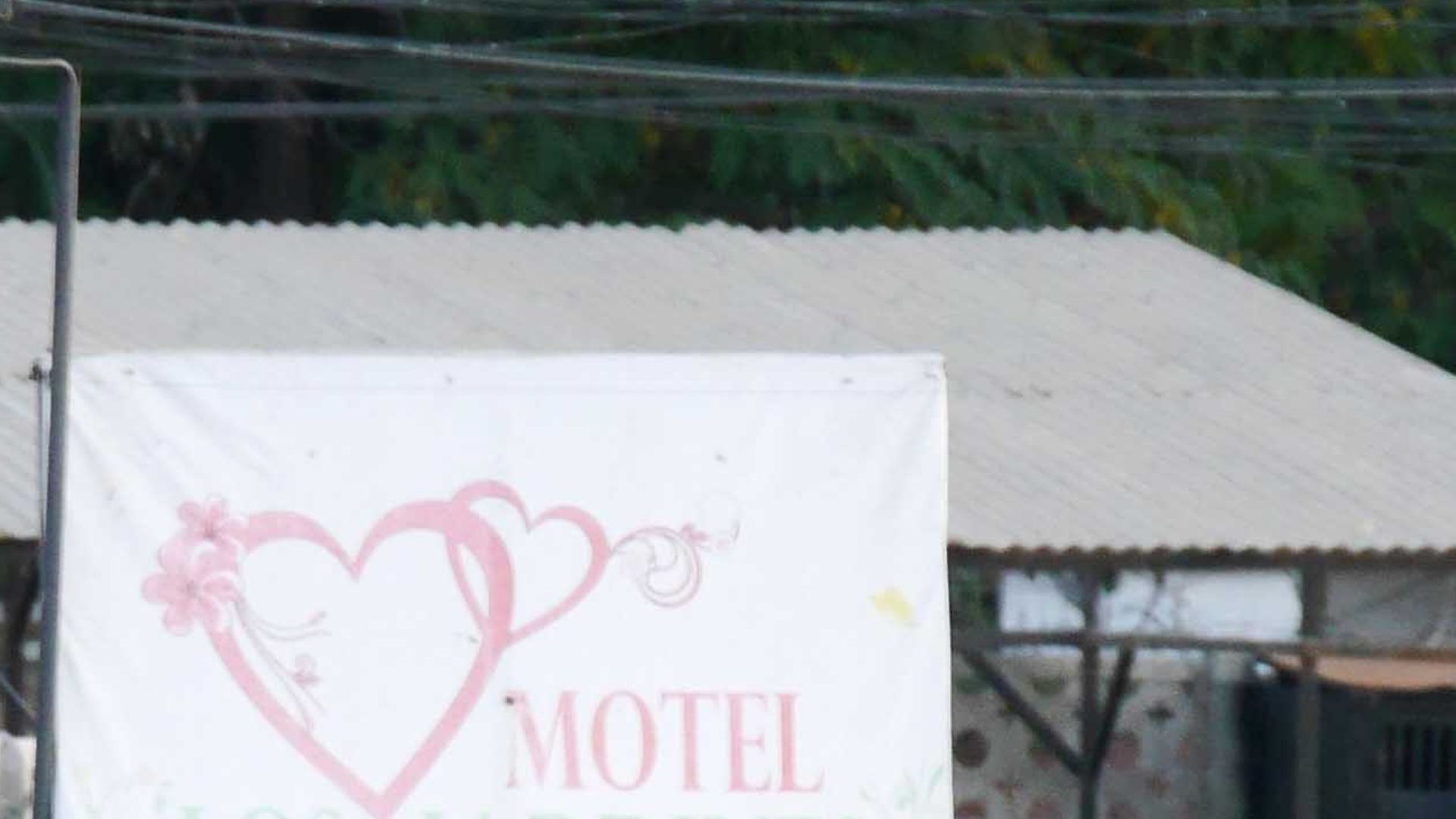 Hombre es chantajeado con fotos de supuesta infidelidad con señorita en un motel: Carabineros atrapa a peluquera por extorsión