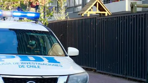 Madre e hija sufren violento asalto de delincuentes que las encerraron en un baño con armas con miras láser en Quilicura