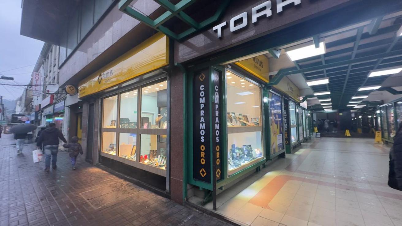 Cuantioso robo afectó a joyería del centro de Concepción: sujetos se llevaron un collar de $11 millones