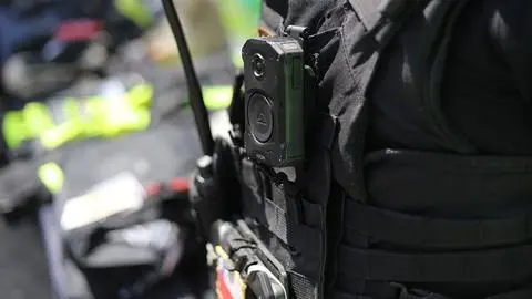 Lo amenazó con una antorcha: Hombre de 69 años en prisión preventiva tras rociar con bencina a un inspector municipal en Villa Alemana
