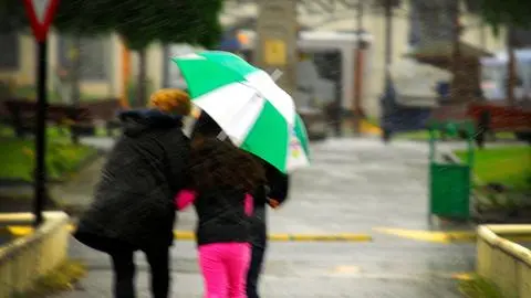 Hasta 100 km/h: Emiten alertas para siete regiones por fuerte viento entre este martes 16 y el viernes 19 de junio
