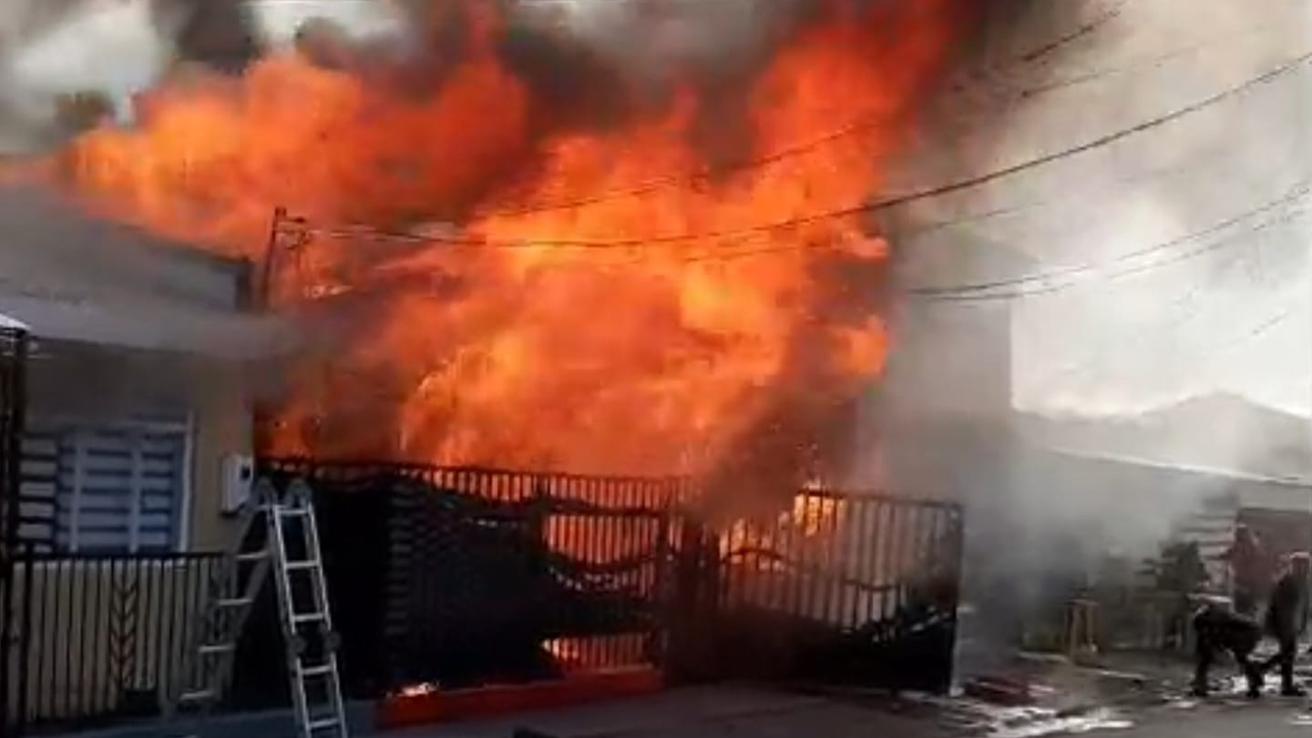 Incendio genera consternación en icónica  población de Hualpén y moviliza a Bomberos