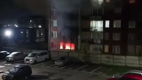 Incendio afecta a departamento en San Pedro de la Paz: Enormes llamas generan alarma en condominio