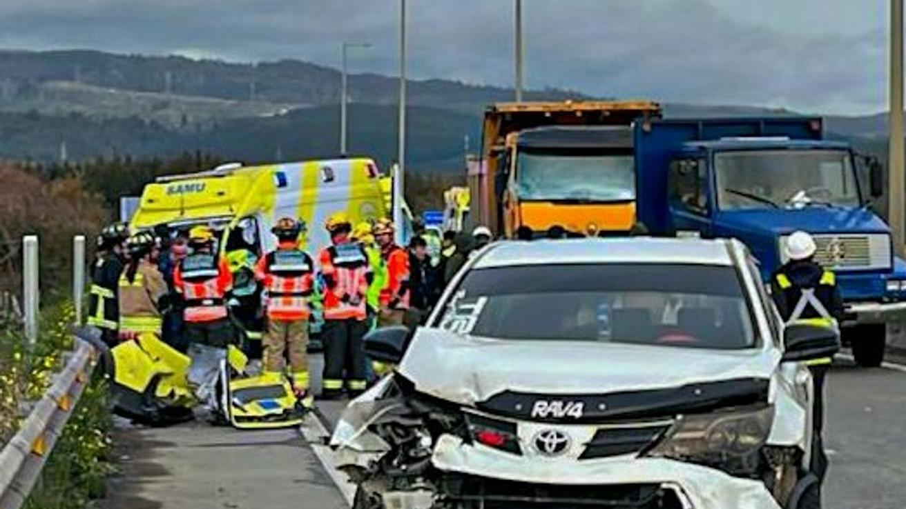 La eventual causa del accidente en que murió enfermera del SAMU en Ruta 160: Hombre cayó del pickup de camioneta y todos intentaron esquivarlo