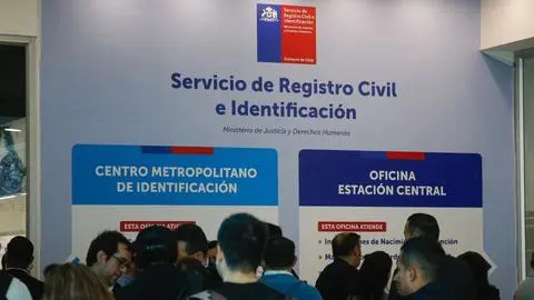 El grave error del Registro Civil: Entregó cédulas con residencia definitiva a 14 mil migrantes que tenían un estatus temporal