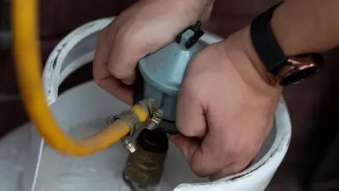 Alertan por reguladores de gas que podrían provocar fugas: Más de 10 mil estarían a manos de los clientes